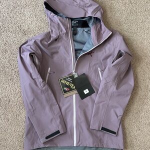 Lavender Purple Arc’teryx BETA SL GORE-TEX Jacket - Mens small